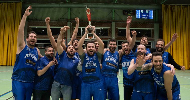 Baloncesto Atocha levanta la Copa Federación