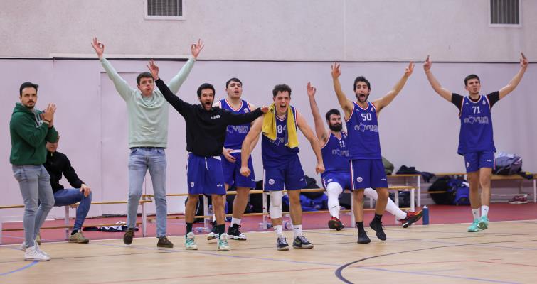 Liceo aguanta, remonta... y gana al líder