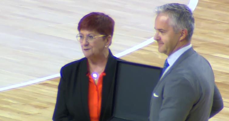 Homenaje de la ACB a Elena Mendaña