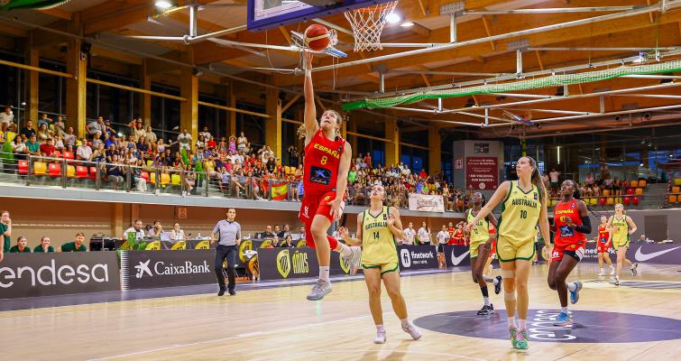 España ilusiona con una victoria de carácter