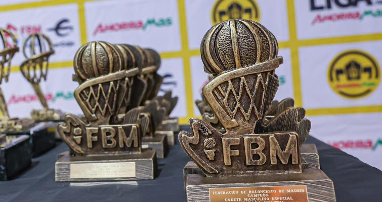 Réplicas de los trofeos de la FBM