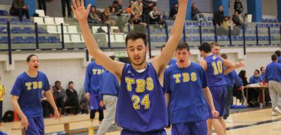 Más leña al fuego: el TBS fuerza el desempate