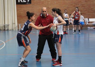 Construir un equipo desde la defensa - ENTRENADORES - Clinics - Federación  de Baloncesto de Madrid