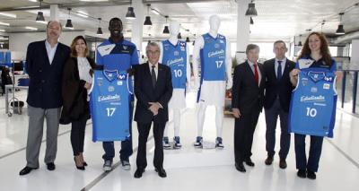Estudiantes presenta su equipación del 70 aniversario